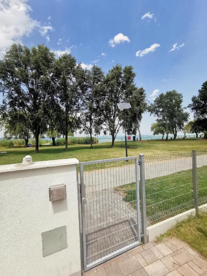 Vizpart Honved Apartman Balatonlelle Eksteriør billede