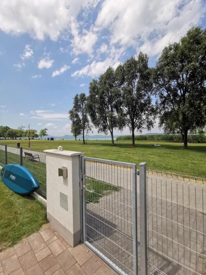 Vizpart Honved Apartman Balatonlelle Eksteriør billede